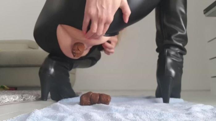 Catsuit Aroused Poop FullHD 1080p (Love to Shit Girls /  2018) 905 MB