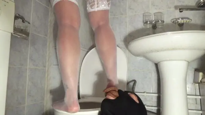 Mistress Nikole shit in the mouth FullHD 1080p (Mistress Nikole /  2018) 543 MB ScatVip.com