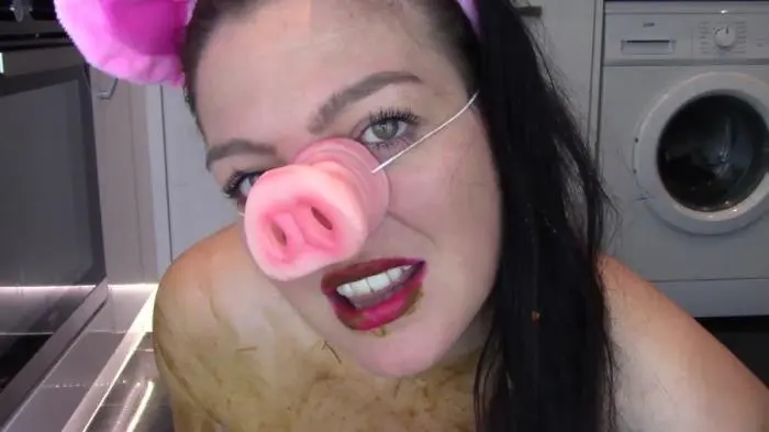 Your Little Shit Piggy FullHD 1080p (evamarie88 /  2018) 809 MB ScatVip.com