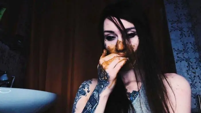 Girl with SHIT in PANTY HD 720p (DirtyBetty /  2018) 437 MB ScatVip.com