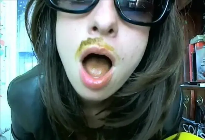 Smoke&Shit SD (Santara /  2018) 377 MB ScatVip.com