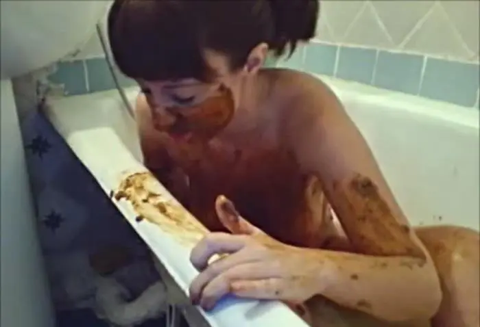 Me in bathtube full of poo and pee.. SD (Santara /  2018) 162 MB ScatVip.com