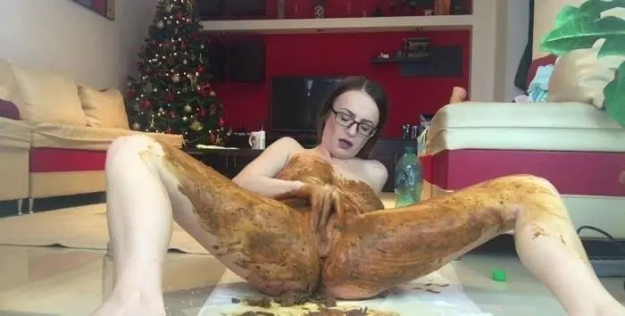 Smearing and orgasms in a skype show HD 720p (JosslynKane /  2018) 1.92 GB