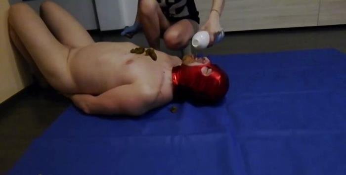 Swallowing Huge Turds - Side Angle Mobile Recorded FullHD 1080p (Goddess Margo /  2018) 136 MB