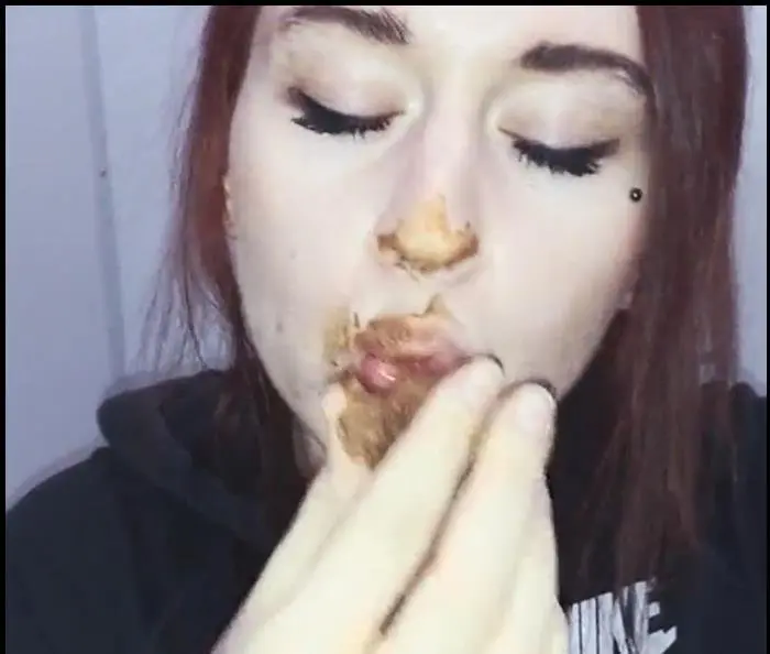 Short ShitPlay in WC Before Work HD 720p (SweetBettyParlour /  2018) 23.0 MB