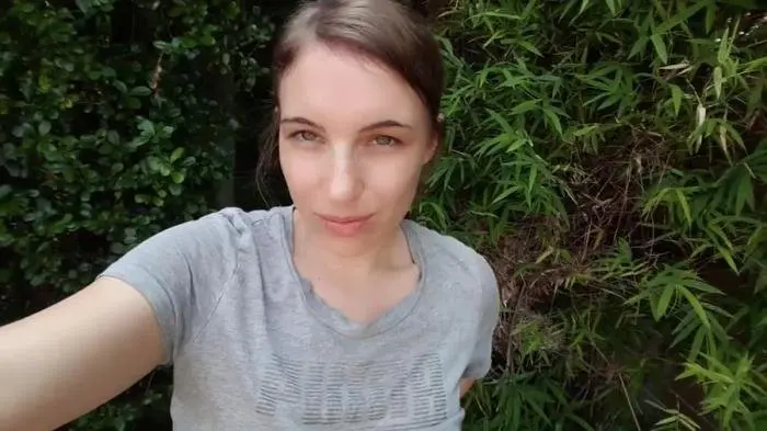 Outside shackled FullHD 1080p (LittleMissKinky /  2018) 150 MB ScatVip.com