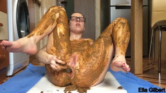 Extreme Facial And Clothing Smearing FullHD 1080p (EllaGilbert /  2018) 1.03 GB