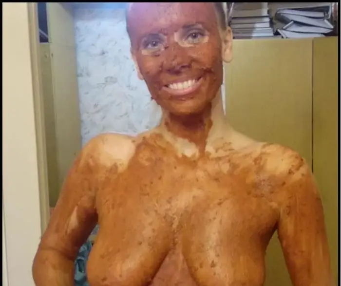 Smearing Shit on High Heels FullHD 1080p (Brown wife /  2018) 838 MB