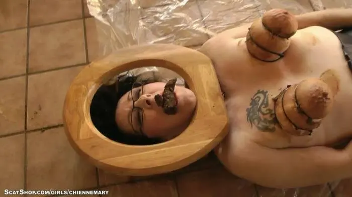 Scat Slut Bondaged HD 720p (ChienneMary /  2018) 803 MB ScatVip.com