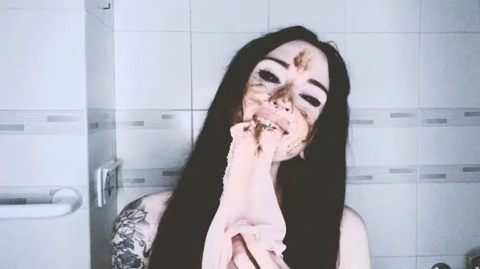 Bathroom SCAT play adventures HD 720p (DirtyBetty /  2018) 473 MB