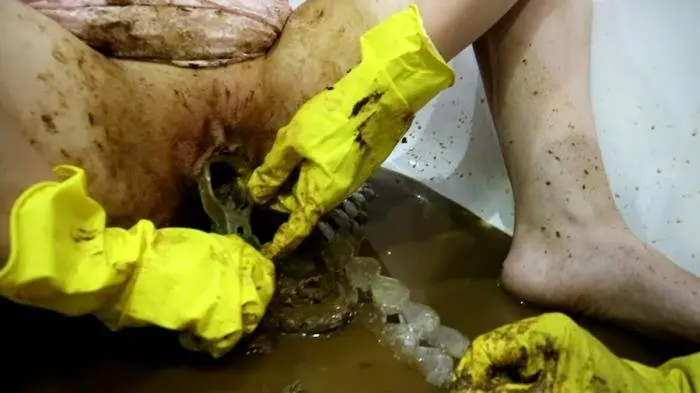 Fecal bath Part 3 FullHD 1080p (WCwife /  2018) 1.54 GB