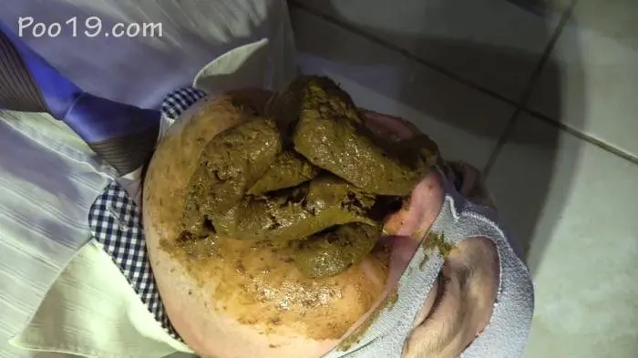 Accelerated eating of shit FullHD 1080p (MilanaSmelly /  2019) 1.04 GB ScatVip.com