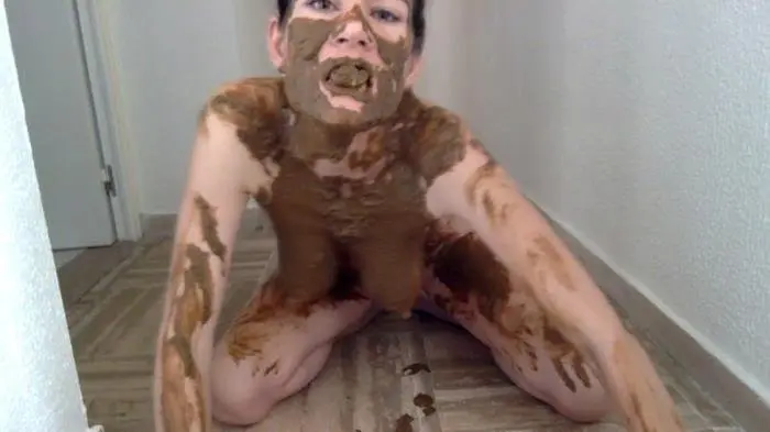 Shitting and eating HD 720p (nastymarianne /  2019) 472 MB ScatVip.com