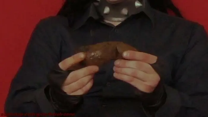 Laura poops without a mask HD 720p (Fetish-zone /  2019) 156 MB