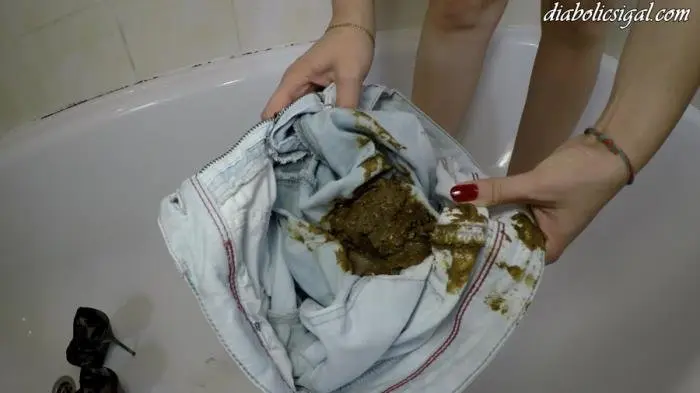 Piss and Shit in Light Jeans UltraHD 4K (Janet /  2019) 916 MB