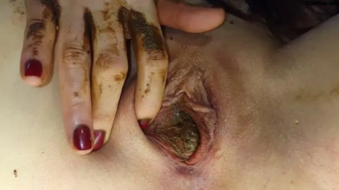 Dirty Schoolgirl's Filled Pussy FullHD 1080p (Anna Coprofield /  2019) 4.90 GB ScatVip.com