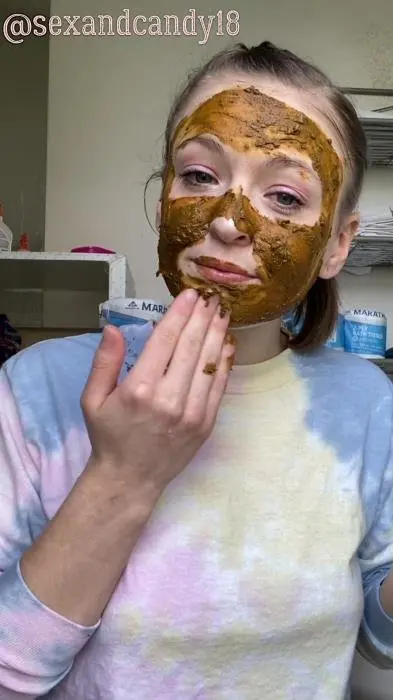 Teen’s first diaper fill + face mask! UltraHD 2K (sexandcandy18 /  2020) 1.06 GB ScatVip.com