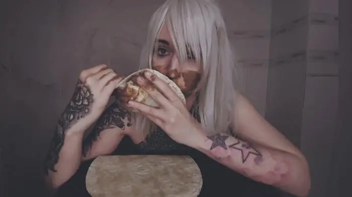 She wants to FEED me her SHITTY FullHD 1080p (DirtyBetty /  2020) 672 MB