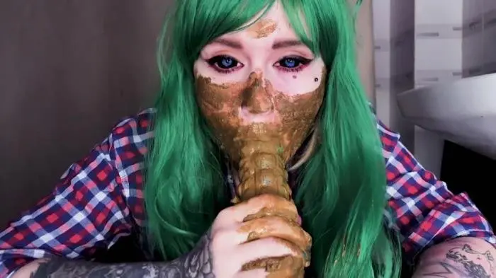 Devil May Diving in Shit FullHD 1080p (SweetBettyParlour /  2020) 678 MB ScatVip.com