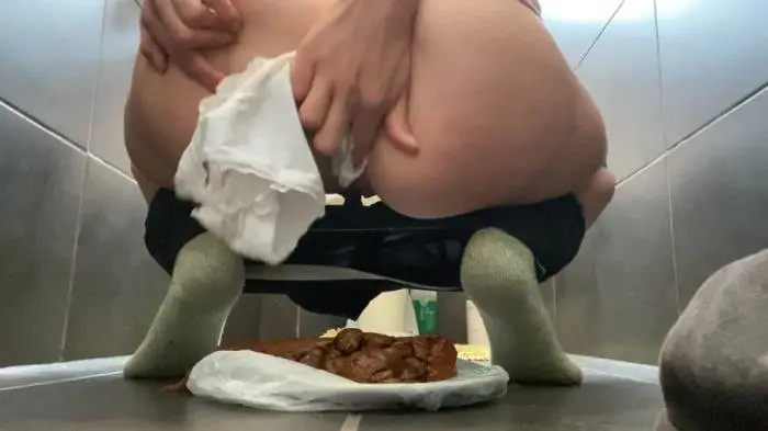 Too big shit for the Plate… Pantycleaning UltraHD 4K (VeganLinda /  2020) 354 MB