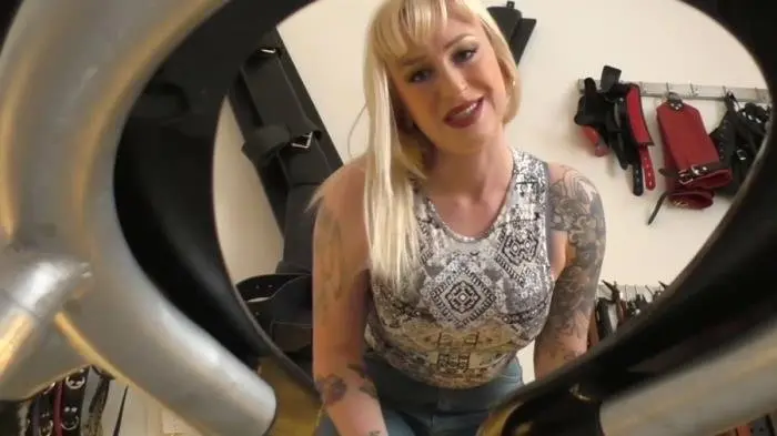 A Harsh Introduction FullHD 1080p (MissAnnasToilet /  2020) 164 MB ScatVip.com