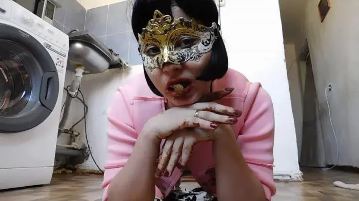 Lady tastes shit FullHD 1080p (Solo /  2021) 1.58 GB ScatVip.com