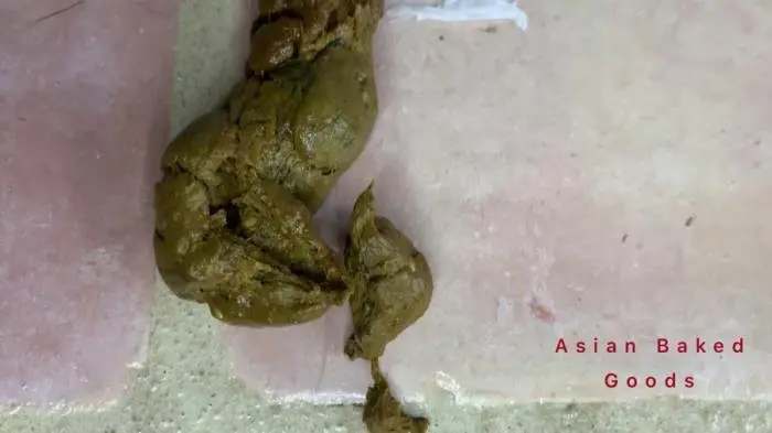 Leaning towards the bed and shitting FullHD 1080p (Marinayam19 /  2021) 511 MB ScatVip.com