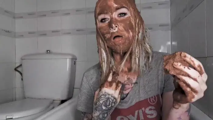 Extreme Luxus Scat Play Exclusive SG Video Production FullHD 1080p (Top Model Betty /  2021) 1.46 GB