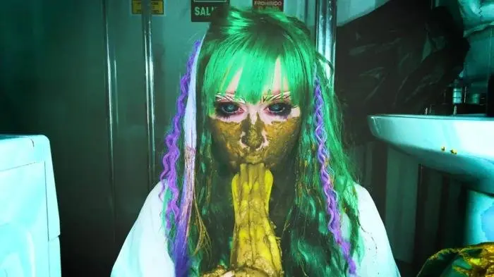 What’s going on here? UltraHD 4K (DirtyBetty /  2021) 525 MB