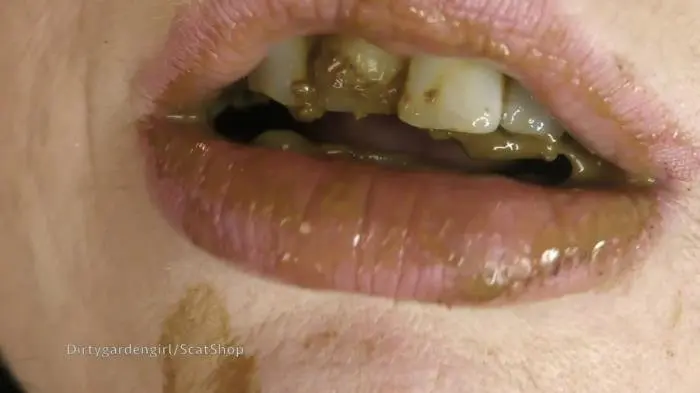 Shit mistress - Upclose & Personal 1 FullHD 1080p (Dirtygardengirl /  2021) 2.46 GB ScatVip.com