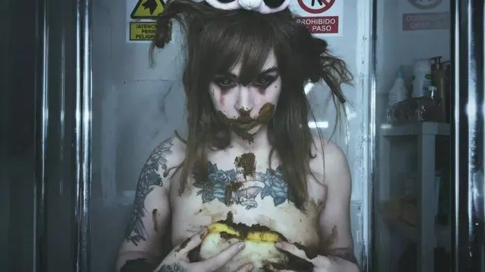 Do you poop in the shower? UltraHD 4K (DirtyBetty /  2021) 591 MB ScatVip.com