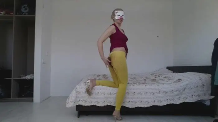 Yellow Tights Slap Messy FullHD 1080p (Thefartbabes /  2022) 1.02 GB