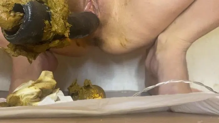 Big shit, stick in pussy, hide shit in pussy FullHD 1080p (P00girl /  2022) 1.14 GB