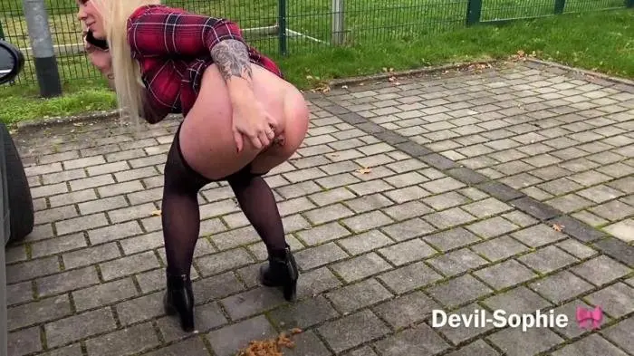 Shitting violently on the phone at the football stadium - whether the groundskeeper has seen FullHD 1080p (Devil Sophie /  2022) 245 MB ScatVip.com