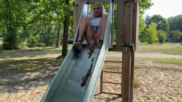 Perverse shit slide - only me dirty slide UltraHD 4K (Devil Sophie /  2022) 330 MB