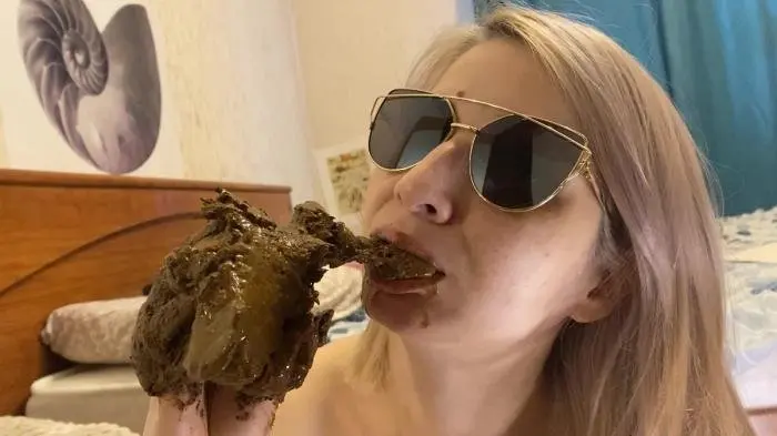 I chew and smear shit, nausea FullHD 1080p (p00girl /  2022) 1.07 GB ScatVip.com