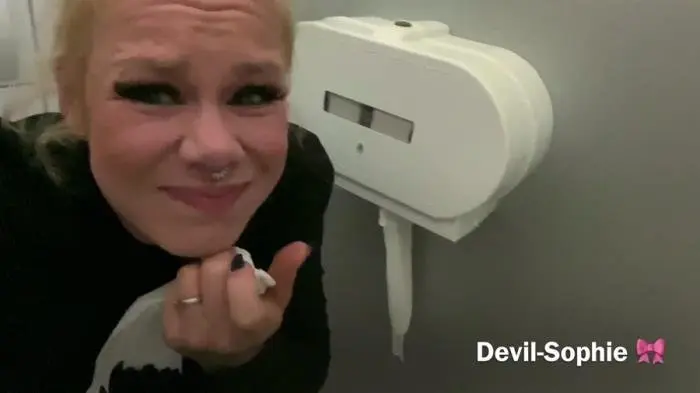 Extremely stomachache in the furniture store UltraHD 4K (Devil Sophie /  2022) 534 MB