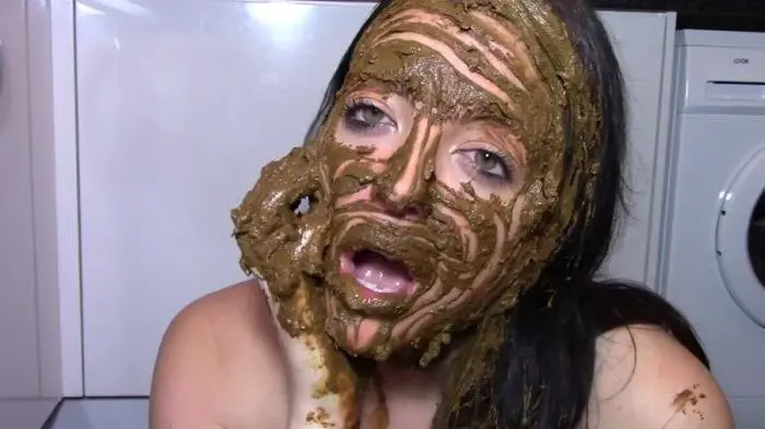 Extreme face smear and cum FullHD 1080p (evamarie88 /  2022) 2.01 GB ScatVip.com