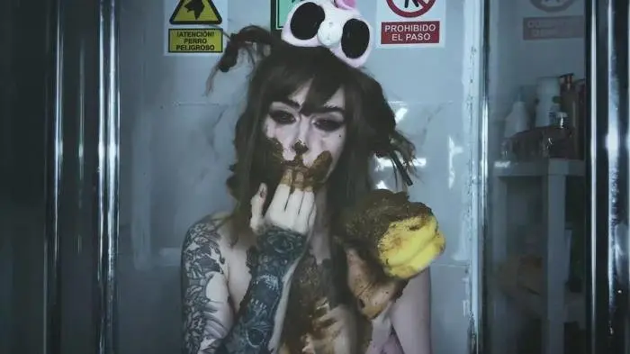 Do you poop in the shower FullHD 1080p (DirtyBetty /  2023) 659 MB ScatVip.com