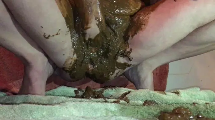 Shitting Smeared Tits and Stuffed Pussy - Shitty Masturbation with Plastic Toy and Bottle Pregnant Allura - Smearing my shit on my boobs FullHD 1080p (Allura /  2023) 2.13 GB ScatVip.com