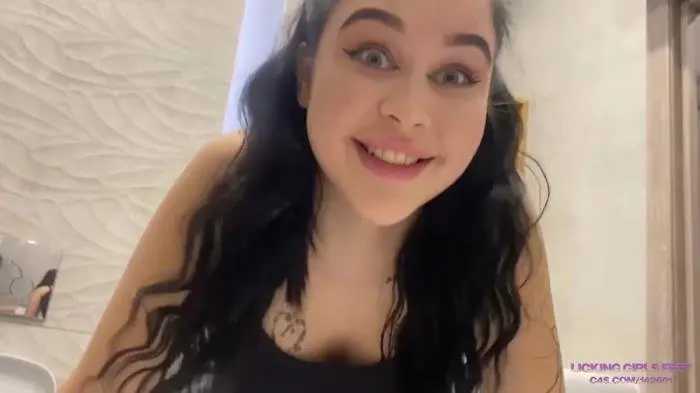 Golden shower as a lesson for a whore FullHD 1080p (NICOLE /  2023) 1.23 GB ScatVip.com