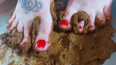 Smeared shit on your feet, lick it up slave HD 720p (Solo /  2024) 84.1 MB