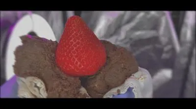 Shit Strawberries FullHD 1080p (DirtyBetty /  2024) 1.15 GB