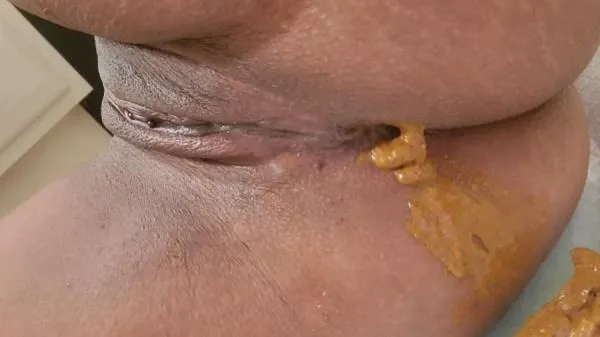 Pee and poop ass and pussy close up HD 720p (UniElla /  2024) 10.4 MB