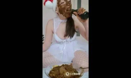 Santa's New Year's Gift (with 15 loads of shit) HD 720p (Scatlina /  2025) 395.68 MB