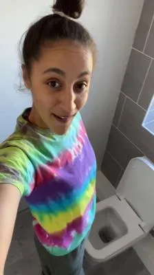 Silence In The Toilet FullHD 1080p (Ella Dearest aka Efro Ella /  2025) 74.5 MB