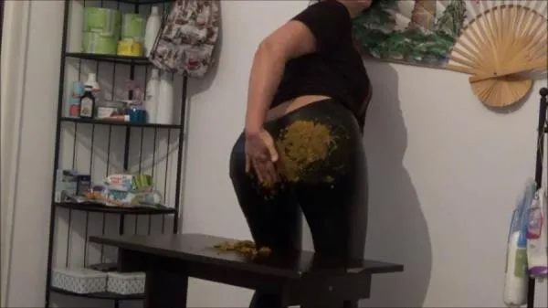 Stiffy Shit On Leather Pants SD (Mistress Roberta /  2025) 561 MB