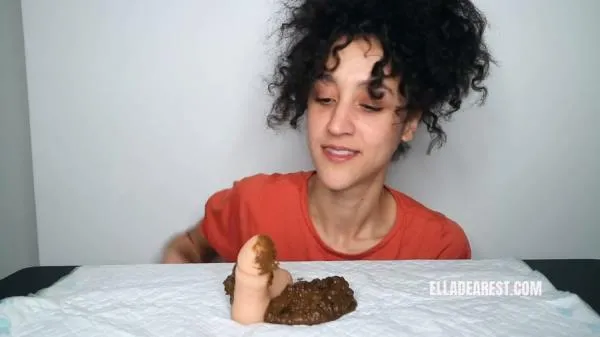 PEE PEE POO PLAY HD 720p (Ella Dearest aka Efro Ella /  2025) 25.6 MB