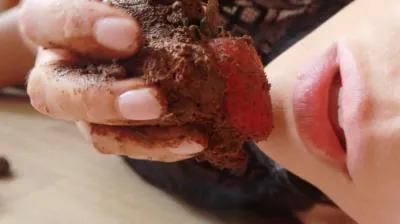 Strawberry Avalanche FullHD 1080p (Sabrina Dacos /  2025) 164 MB ScatVip.com