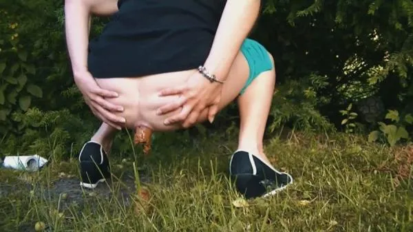 Big Sausage In Grandma's Garden HD 720p (Mia Skye aka MiaRoxxx /  2025) 10.2 MB